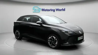 Usado MG MG4 EV SE 319 kW (435 CV) 2023 Negro Utilitario