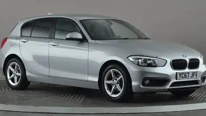 Begagnad BMW 118 Comfort Edition 150 HK (110 kW) 2017 Silver Halvkombi