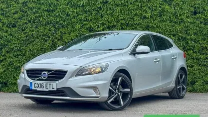 Begagnad Volvo V40 R-Design 120 HK (88 kW) 2015 Silver Halvkombi