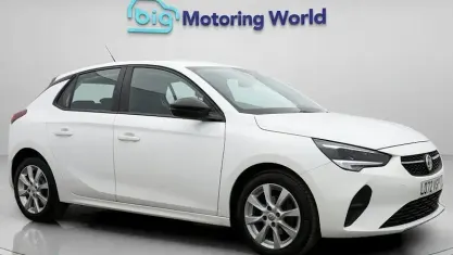 Used Vauxhall Corsa Design Edition 75 HP (55 kW) 2022 White Hatchback
