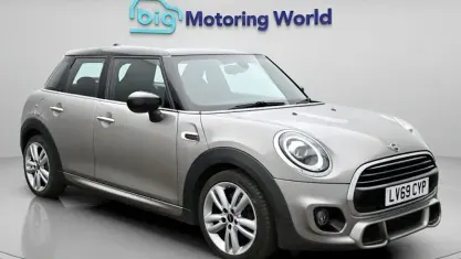 Begagnad Mini Cooper Hatch 136 HK (100 kW) 2019 Silver Halvkombi