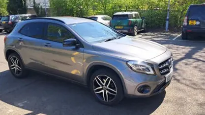 Usado Mercedes GLA180 Urban 122 HP (89 kW) 2020 Cinzento SUV