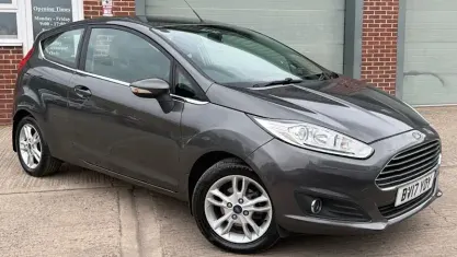 Used Ford Fiesta Zetec 101 HP (74 kW) 2017 Grey Hatchback