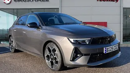 Used 2025 Vauxhall Astra Ultimate Hatchback | £21,952 (Fair price)