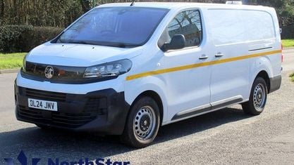 Usado Vauxhall Vivaro 145 HP (106 kW) 2024 Branco Monovolume