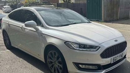 Begagnad Ford Mondeo Vignale 180 HK (132 kW) 2017 Halvkombi