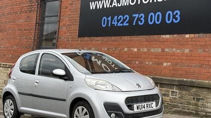 Usado Peugeot 107 Active 68 HP (50 kW) 2014 Prateado Citadino