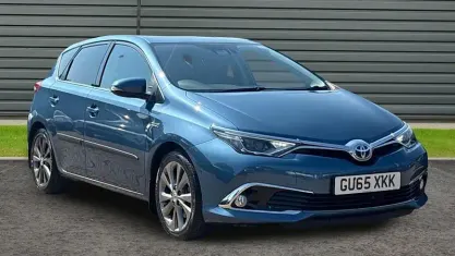 Used Toyota Auris Hybrid 136 HP (100 kW) 2015 Blue Hatchback