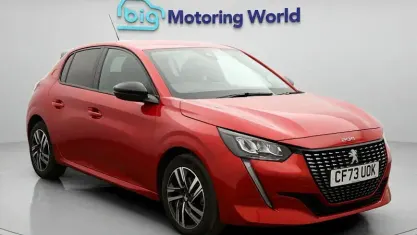 Begagnad Peugeot 208 Allure+ 131 HK (96 kW) 2023 Röd Halvkombi