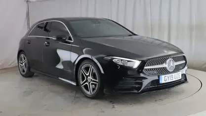 Begagnad Mercedes A180 AMG line 136 HK (100 kW) 2019 Svart Halvkombi