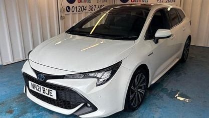 Używany Toyota Corolla Design 184 KM (135 kW) 2021 Biały Kombi