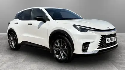 Used Lexus LBX 136 HP (100 kW) 2024 White SUV
