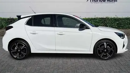 Used Vauxhall Corsa Ultimate 131 HP (96 kW) 2023 White Hatchback