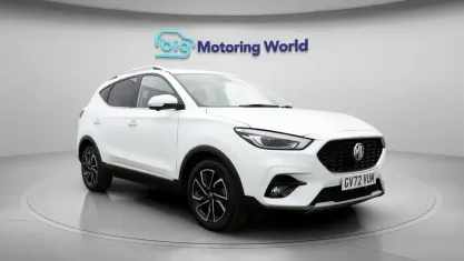 Używany MG ZS Exclusive 106 KM (77 kW) 2023 Biały SUV
