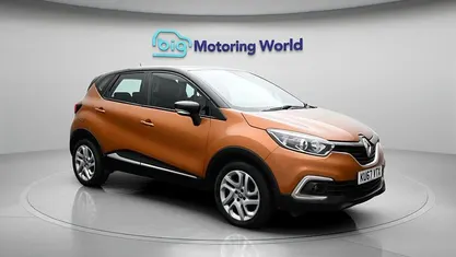 Used Renault Captur Dynamique 90 HP (66 kW) 2017 Orange/black SUV