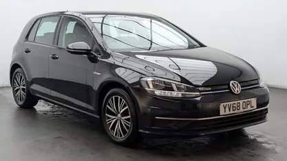 Used 2018 VW Golf VII SE Hatchback | £11,050 (Fair price)