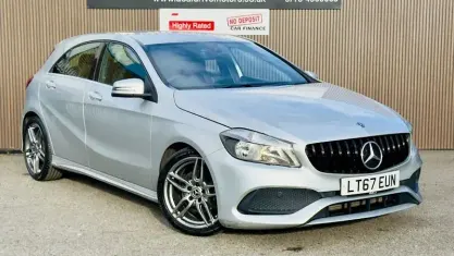 Usado Mercedes A180 AMG line 109 HP (80 kW) 2017 Prateado Citadino