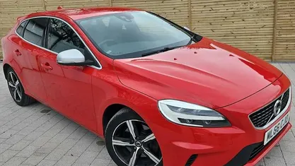 Used Volvo V40 R-Design 190 HP (139 kW) 2016 Red Hatchback