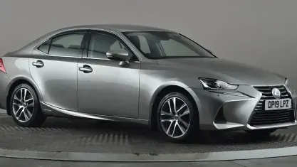 Usado Lexus IS300h 223 HP (164 kW) 2019 Prateado Sedan