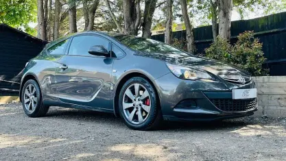 Usado Vauxhall Astra GTC Sport 140 CV (102 kW) 2013 Gris Coupe