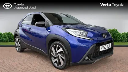Used Toyota Aygo X 72 HP (52 kW) 2023 Juniper blue bitone (metallic paint) SUV