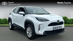 White Used 2024 Toyota Yaris Cross SUV | £23,300 (Fair price)