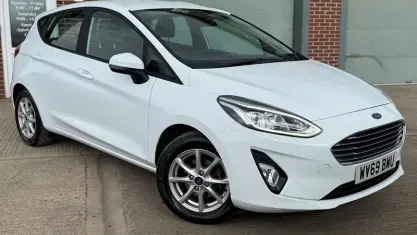 Used Ford Fiesta Zetec 101 HP (74 kW) 2019 White Hatchback