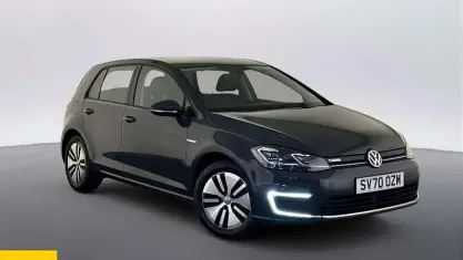 Begagnad VW e-Golf 99 kW (135 HK) 2019 Grå Halvkombi