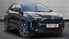 Black Used 2022 Toyota Yaris Hybrid Design SUV | £17,995 (Good price)