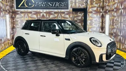 Begagnad Mini Cooper Hatch 136 HK (100 kW) 2022 Halvkombi