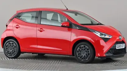 Used Toyota Aygo X-play 72 HP (52 kW) 2020 Red Hatchback