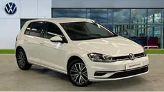 Pure white Used 2018 VW Golf VII SE Hatchback | £12,639 (Fair price)