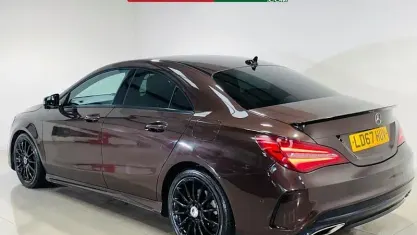 Usado Mercedes CLA220 AMG line 177 HP (130 kW) 2017 Castanho Sedan