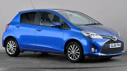 Used Toyota Yaris 99 HP (72 kW) 2016 Blue Hatchback