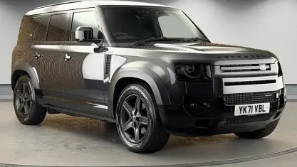 Used Land Rover Defender SE Dynamic 300 HP (220 kW) 2023 SUV