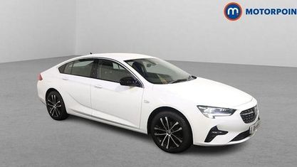Second-hand Vauxhall Insignia Design Edition 122 CP (89 kW) 2022 Alb Hatchback