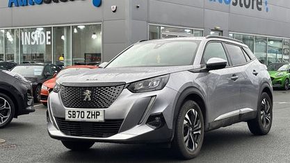 Używany Peugeot 2008 Allure Premium 131 KM (96 kW) 2022 SUV