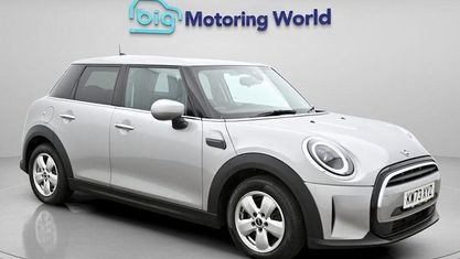Używany Mini Cooper Classic 136 KM (100 kW) 2022 Srebrny Hatchback