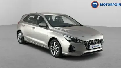 Used Hyundai i30 SE 120 HP (88 kW) 2017 White Hatchback