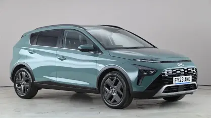 Begagnad Hyundai Bayon Premium 120 HK (88 kW) 2023 Grön SUV