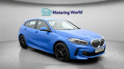 Begagnad BMW 118 M Sport 136 HK (100 kW) 2023 Blå Halvkombi