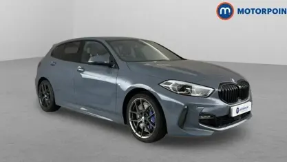 Usado BMW 118 M Sport 136 HP (100 kW) 2023 Cinzento Citadino