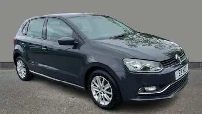 Usado VW Polo SE 75 CV (55 kW) 2015 Gris Utilitario