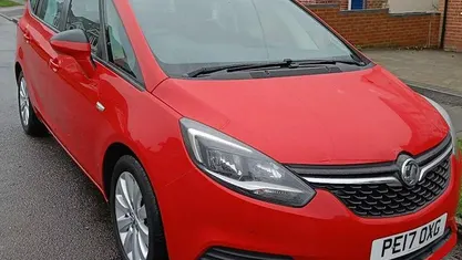Used Vauxhall Zafira Tourer Design Edition 140 HP (102 kW) 2017 Red MPV