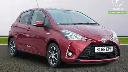 Used Toyota Yaris Hybrid 101 HP (74 kW) 2018 Red Hatchback