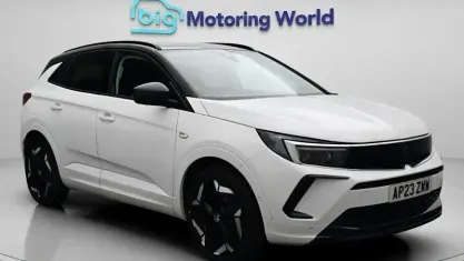 Used Vauxhall Grandland X GSe 300 HP (220 kW) 2023 White SUV