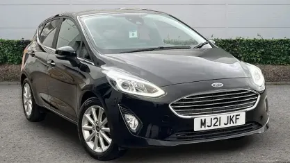 Begagnad Ford Fiesta Titanium 95 HK (69 kW) 2021 Svart Halvkombi