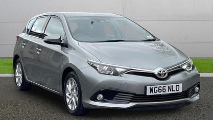 Używany Toyota Auris Business Edition 116 KM (85 kW) 2016 Szary Hatchback