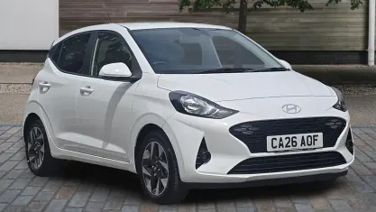 New Hyundai i10 Advanced 67 HP (49 kW) 2025 White Hatchback