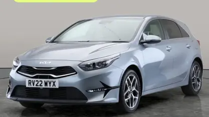 Usado Kia Ceed 160 HP (117 kW) 2021 Prateado Citadino